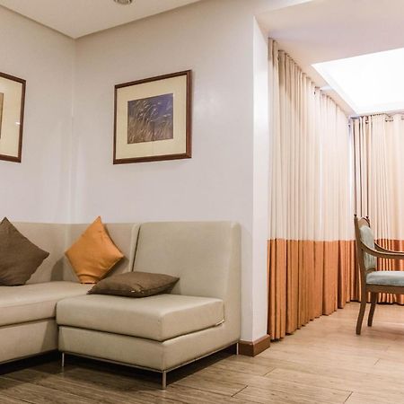 La Fiesta Hotel Iloilo City Luaran gambar