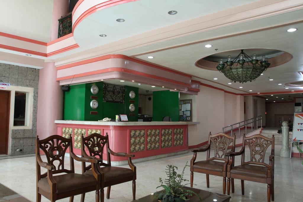 La Fiesta Hotel Iloilo City Luaran gambar