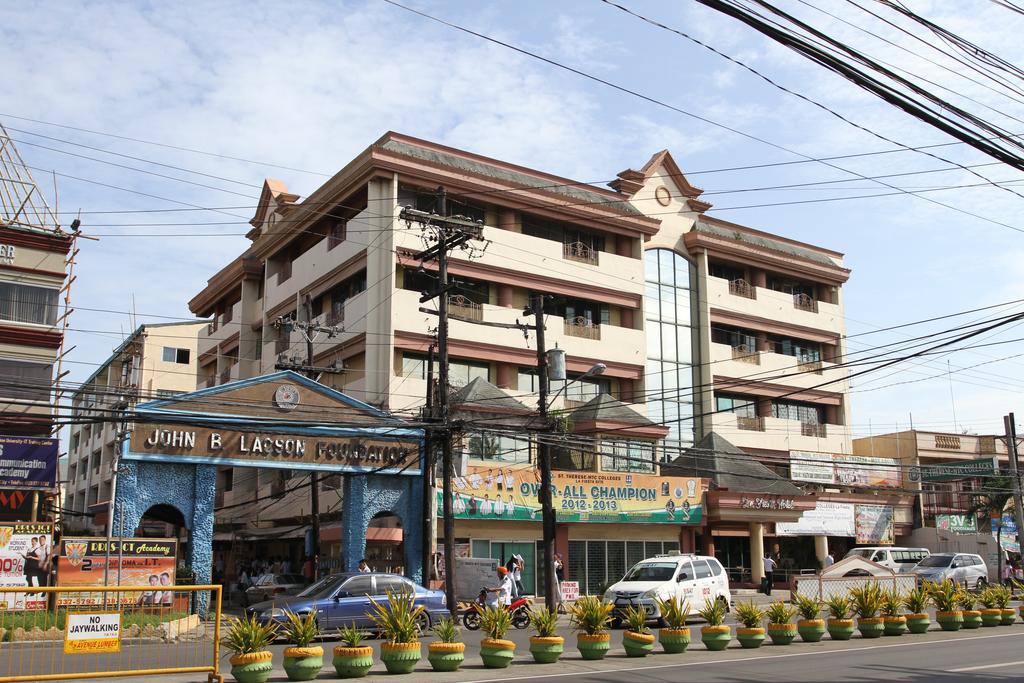 La Fiesta Hotel Iloilo City Luaran gambar