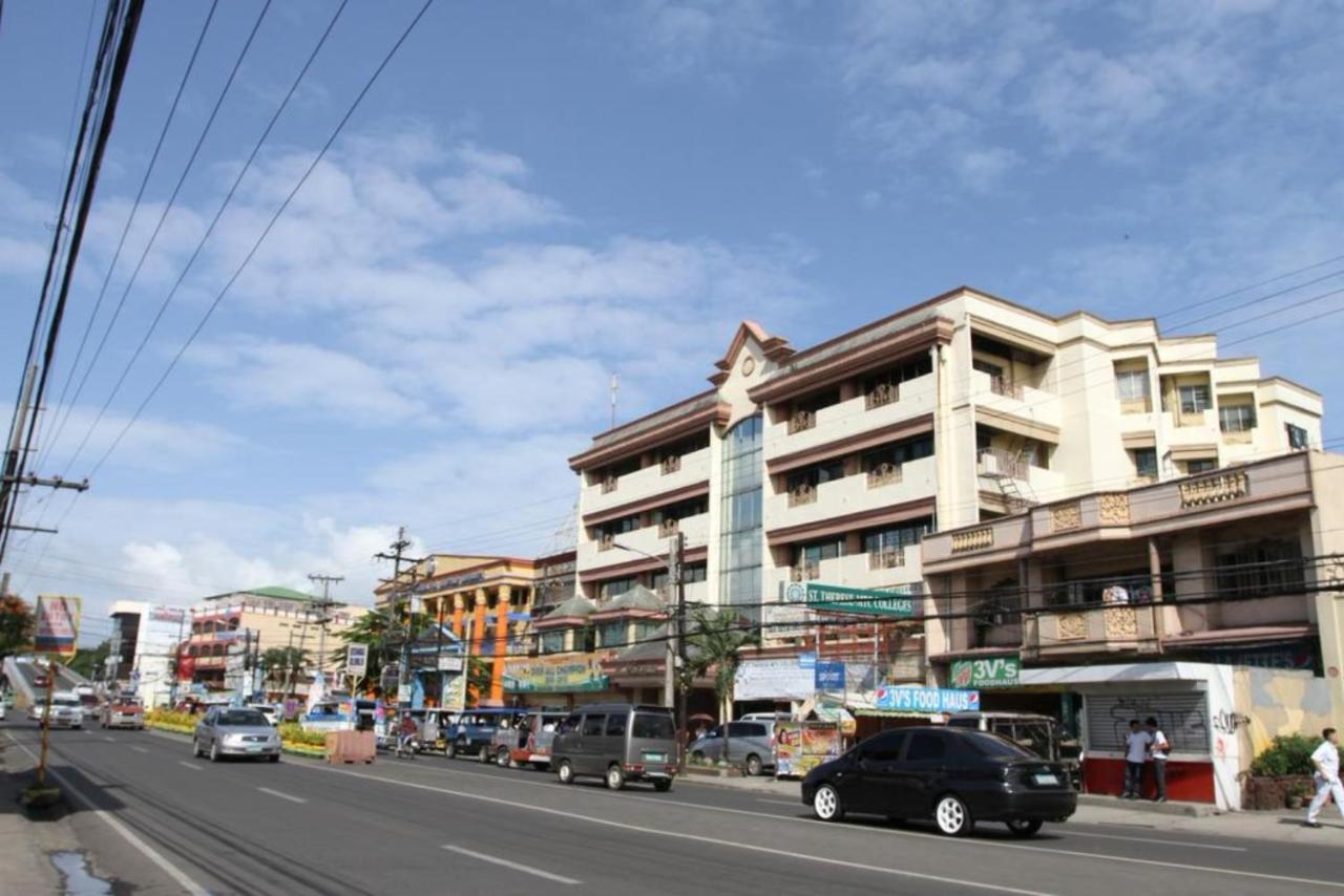 La Fiesta Hotel Iloilo City Luaran gambar