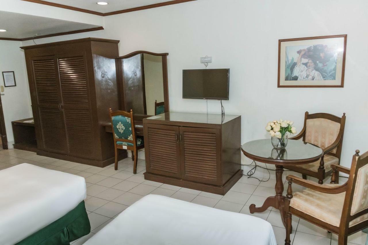 La Fiesta Hotel Iloilo City Luaran gambar
