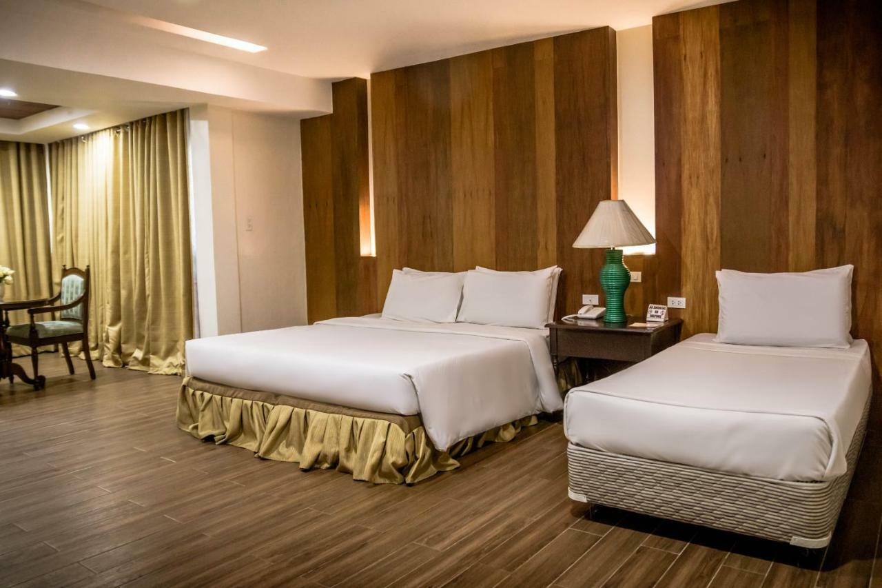 La Fiesta Hotel Iloilo City Luaran gambar