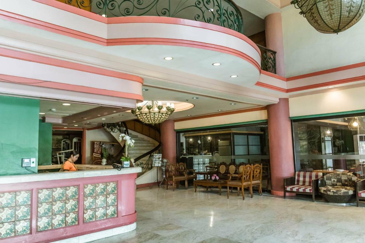 La Fiesta Hotel Iloilo City Luaran gambar